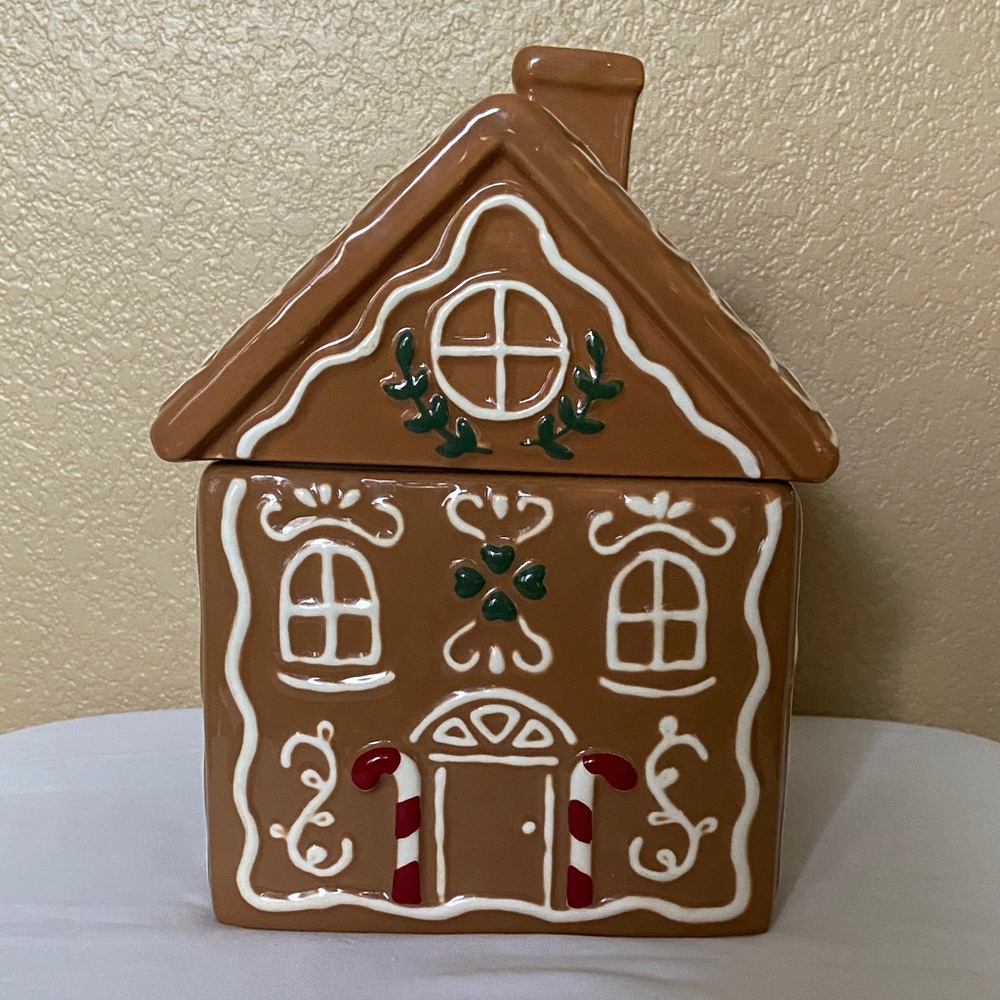 Gingerbread House Cookie Jar - Brown and White